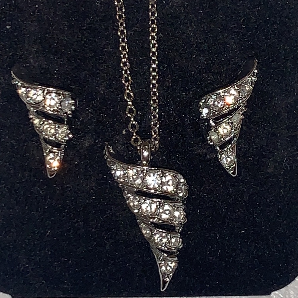 Glitter Bits Tornado Necklace & Earrings with CZ’s